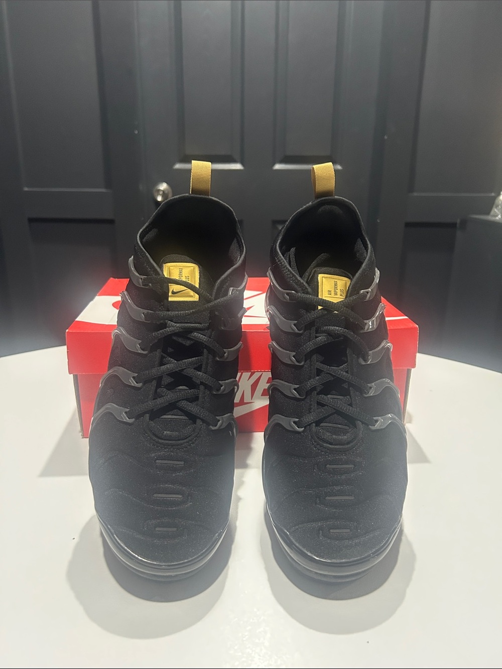 Nike Air VaporMax Plus “Black Metallic Gold Anthracite” Men’s Size 11.5 - Picture 3 of 9